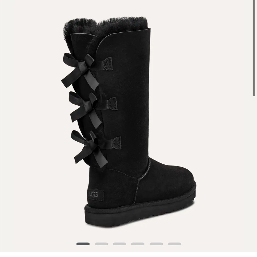 Black Ugg with bows